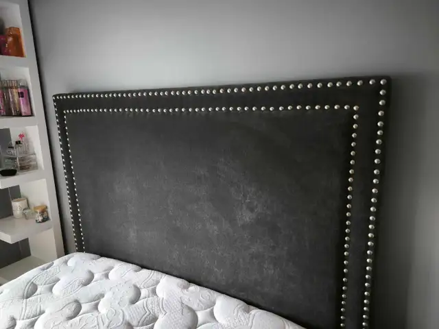 lit double, gris in Beds & Mattresses in City of Montréal - Image 2