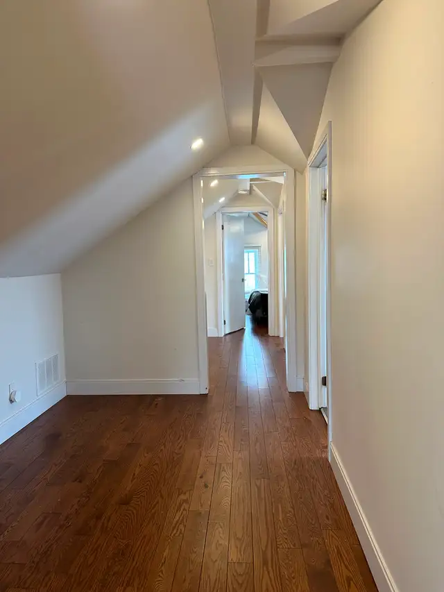 ATTN STUDENTS‼️ Steps To Downtown, River & AVAILABLE | 5+ Bdrm