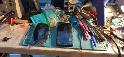 Repair iPhone screen ,back glass ,battery ,2150 Lawrence E ,Scarborough,Toronto