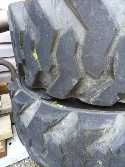 Came off a 1988 jcb 3cx 1400b 4x4. Lots of tread holds air, 14-17.5 rim. Jason 333-3399.