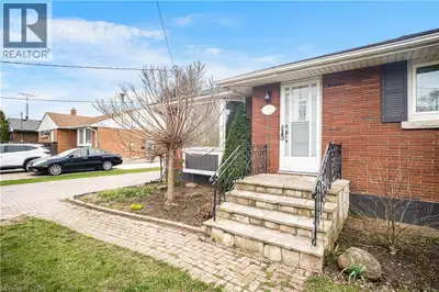 This charming 2+1 bedroom bungalow offers comfortable living in a quiet, family-friendly neighbourho...
