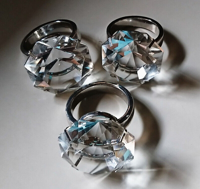 Diamond Ring Shaped Napkin Rings in Arts & Collectibles in Oshawa / Durham Region - Image 2