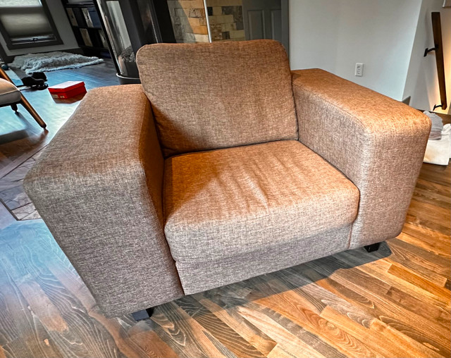 EQ3 lounge chair in Chairs & Recliners in Banff / Canmore - Image 2
