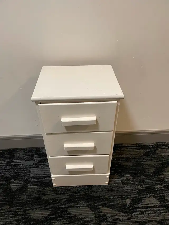3-Drawer Nightstand $5062863733401090122