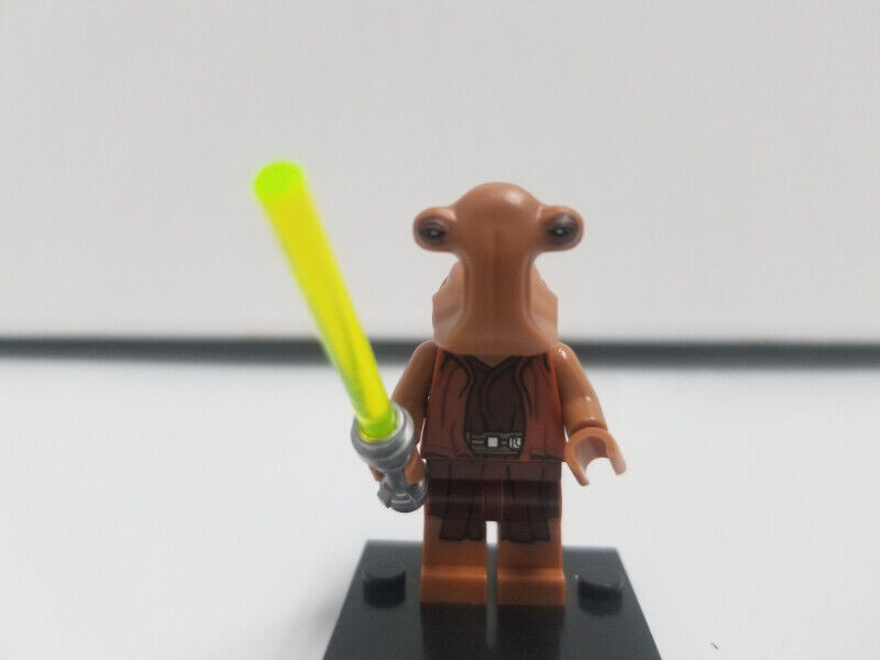 Lego Star Wars Minifigure Ithorian Jedi Master sw0570 | Toys & Games | Kijiji