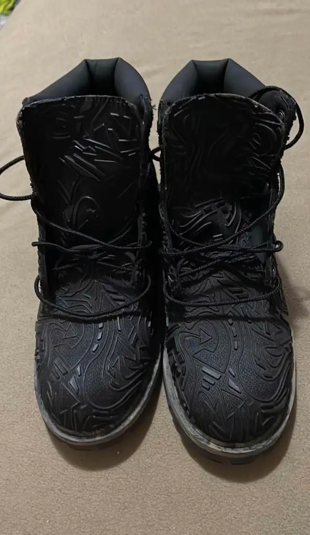 Black Timberland Graffiti boots  in Kids & Youth in Peterborough - Image 2