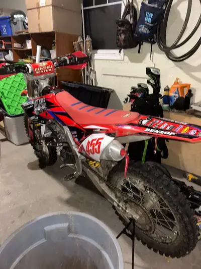 30 hrs on full rebuild Starts great Lots of aftermarket parts Comes with original plastics and pair...