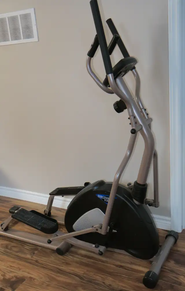 A Discovery 5.2 EL Elliptical Trainer exerciser by Keys Fitness in Exercise Equipment in Oshawa / Durham Region - Image 3