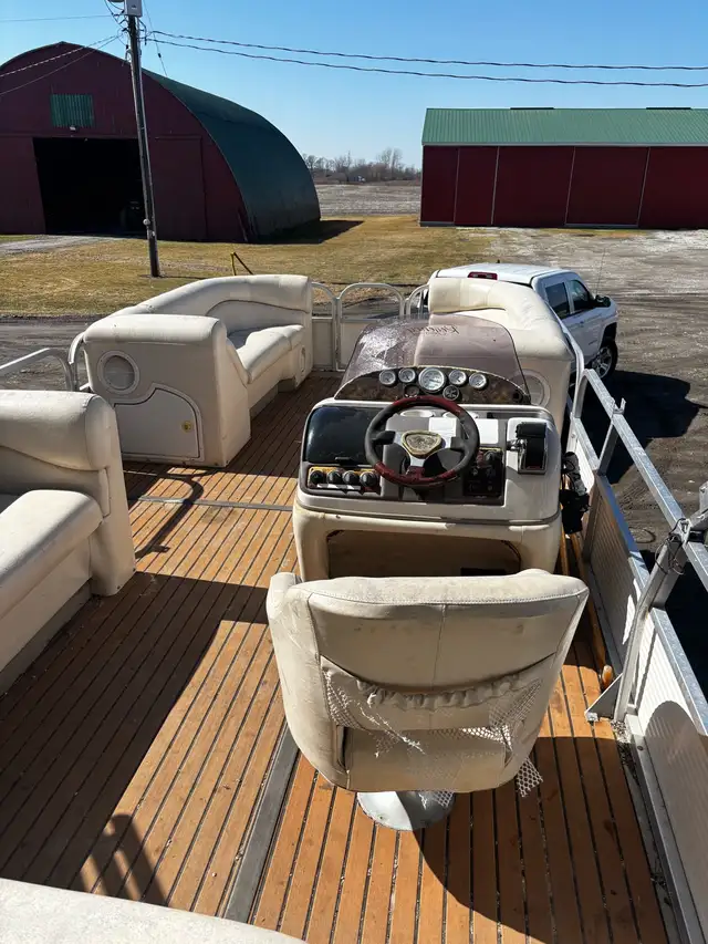 Pontoon  Boat in Powerboats & Motorboats in Sarnia - Image 7