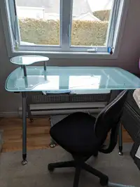 Bureau avec chaise d'ordinateur