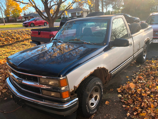 1995 Chevy 1500, auto, 2WD, a/c, trailer hitch,S/S wheels,cruise in Cars & Trucks in Brantford