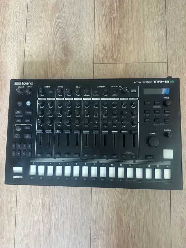 Roland TR-8S in Pro Audio & Recording Equipment in City of Toronto - Image 2