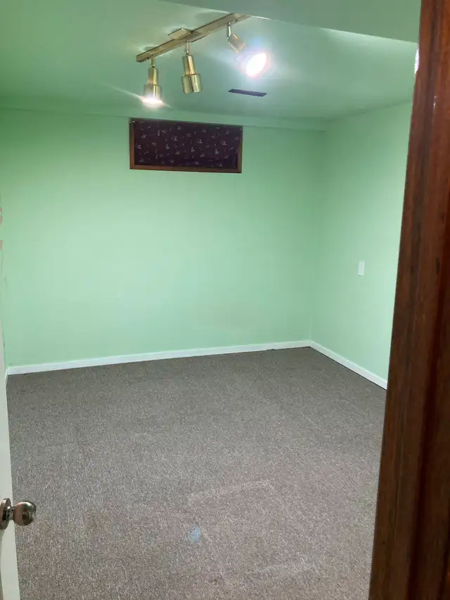 Single Bedroom - Basement in Room Rentals & Roommates in Calgary - Image 2