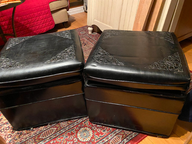 DESK / TABLES  - POUFS / NIGHT STAND / ANTIQUE DESK / CRIBBAGE dans Autres tables  à Ville de Montréal