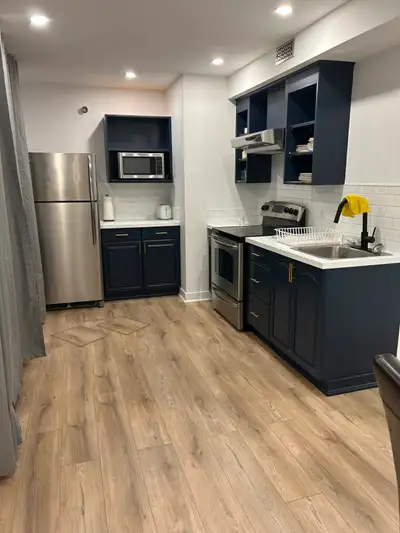 Modern, Bright unit available in Heron Park!