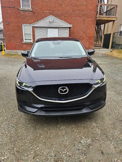 Je vends mon Mazda CX-5 2017 version GT AWD, 2 propriétaires, jamais accidenté. Véhicule bien entret...