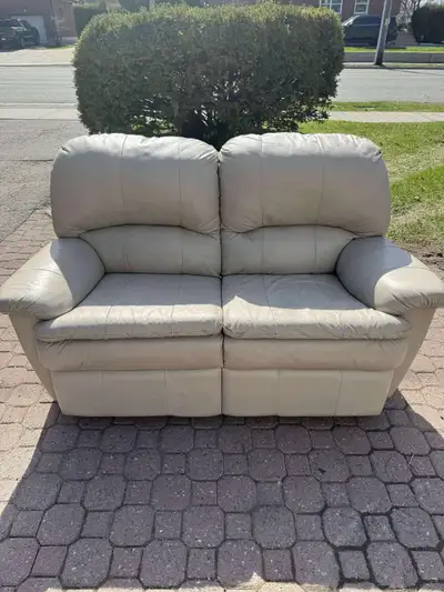 Up for sale is this lovely Leather Reclining Couch. This Leather Reclining Couch is perfect for your...