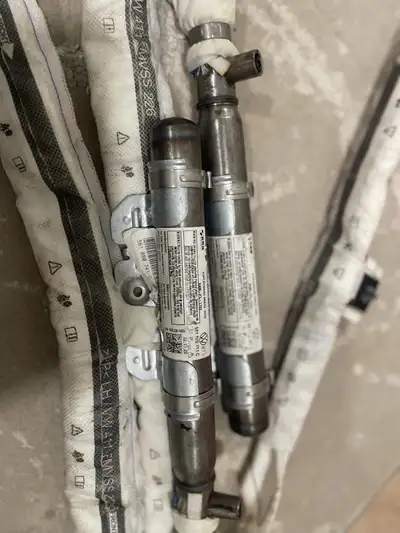 VW Passat Curtain Airbags (Left & Right) Part #: 561 880 741 C / 561 880 742 C Fits Volkswagen Passa...