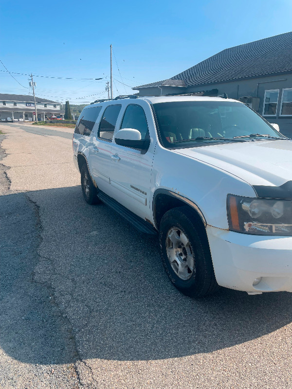 2010 Chevrolet Suburban in Cars & Trucks in Annapolis Valley - Image 2