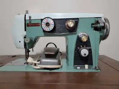 Baycrest electric Sewing Machine in table with rolling wheels ..works good