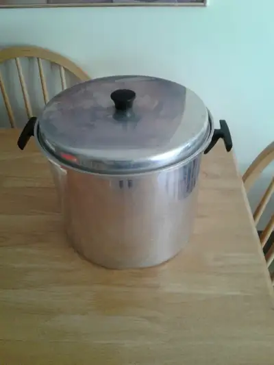 Marmite environ 12 litres, View more