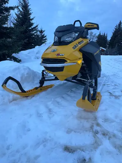 2023 summit neo + ,146 excellent condition,only 480km asking 9,600 obo call 780-650-2224