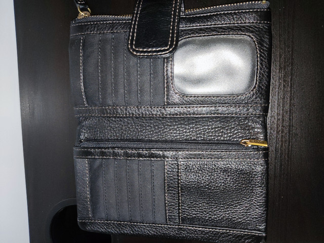 Fossil Women's Wallet- black Leather  in Women's - Bags & Wallets in Red Deer - Image 2