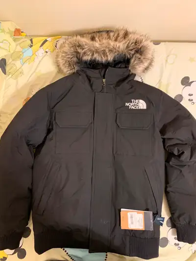 Brand new and never worn. Color: Black. Insulation: 600 Fill 100% Recycled Waterfowl Down. Body: 70D...