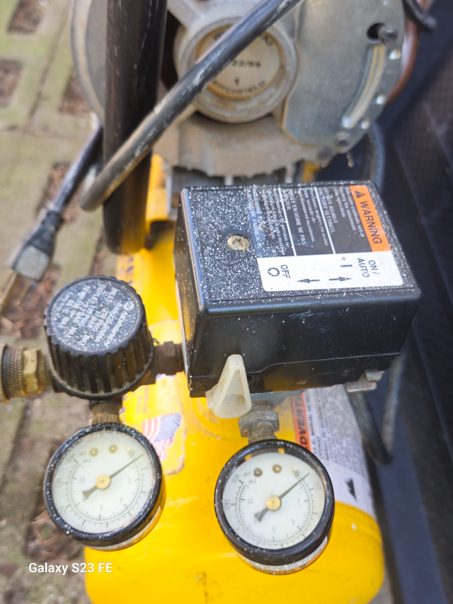 Portable Air Compressor65098704445570124