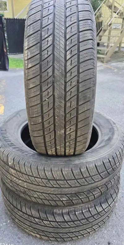 3 pneus en excellente état. À plus de 9 32e. Possibilité de vendre un ou deux pneus également. Sans...
