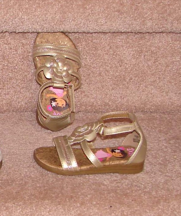 Baby and Toddler Shoes - 2 pairs are new - sz 2, 3, 5, 5.5 in Multi-item in Strathcona County - Image 4