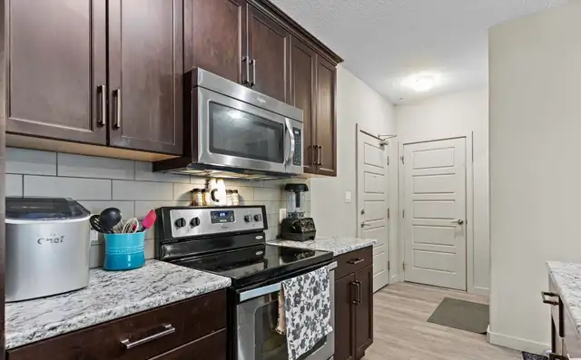 2 Bed 2 Bath Condo for Rent  in Long Term Rentals in Edmonton - Image 4