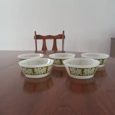 5 petits bols vintage en milkglass Fire-King, View more