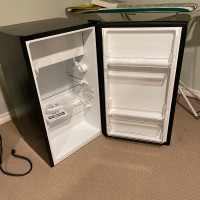 hisence 3.2 fridge with freezer new from costco