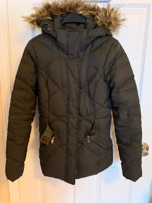 Northern Face down jacket excellent SIZE: XS in Women's - Tops & Outerwear in City of Toronto - Image 4