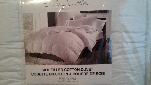 SILK FILLED COTTON  2 DUVETS and Badspread, New, 50%Off in Bedding in Markham / York Region - Image 2