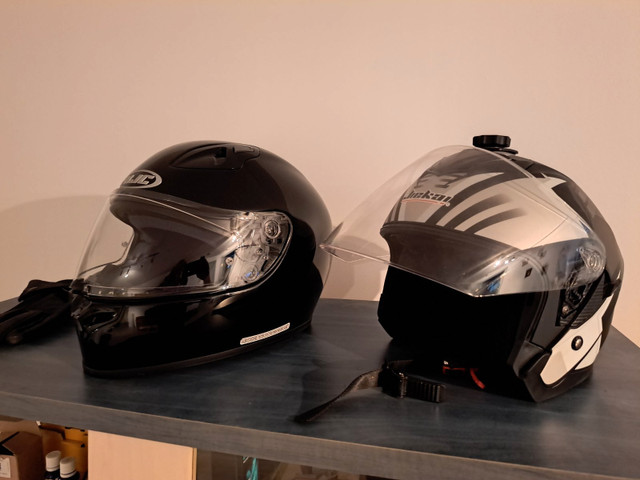 motorcycle gear....helmets...jacket...boots.. dans Autre  à Ouest de l’Île - Image 3