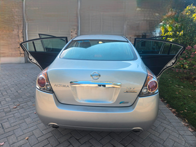 2011 Nissan Altima 2.5 S Special Edition Sedan – Silver in Cars & Trucks in London - Image 2