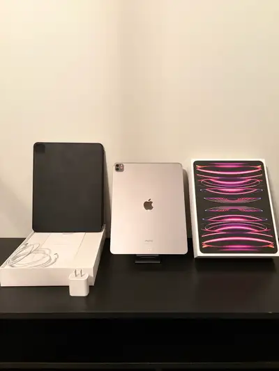 FIRM PRICE iPad Pro M2 12.9” (6th Generation) Wi-Fi, 128GB Excellent Condition Comes with box, origi...