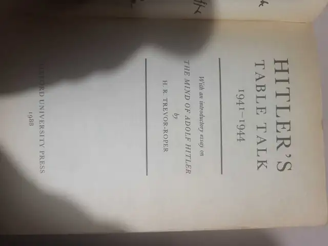 Oxford Paperbacks Hitler's Table-Talk in Non-fiction in Gatineau - Image 4