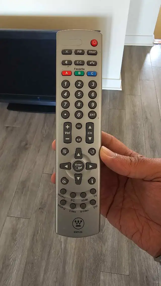 selling 42 inch not smart tv amazing condition  in Video & TV Accessories in Ottawa - Image 4