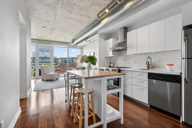 1-Bed + Den | South-Facing Pool View | Parking | Centretown