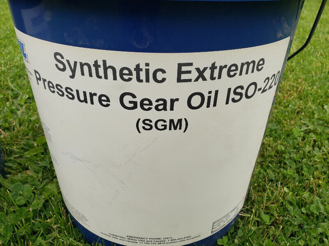 Amsoil Synthetic EP Gear Oil in Other in St. Catharines - Image 2