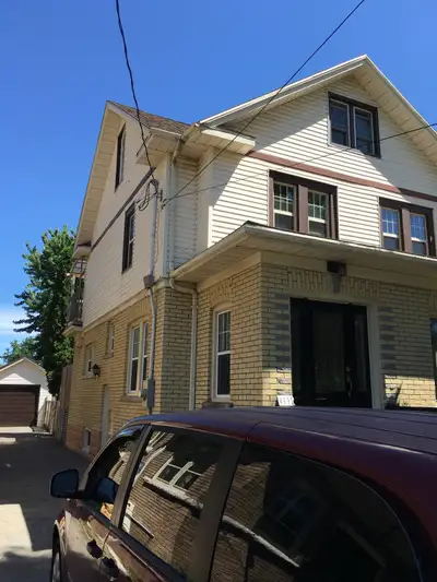 Niagara Falls downtown area, whole house for rent. beautiful loft and backyard. $2500/mo plus utilit...
