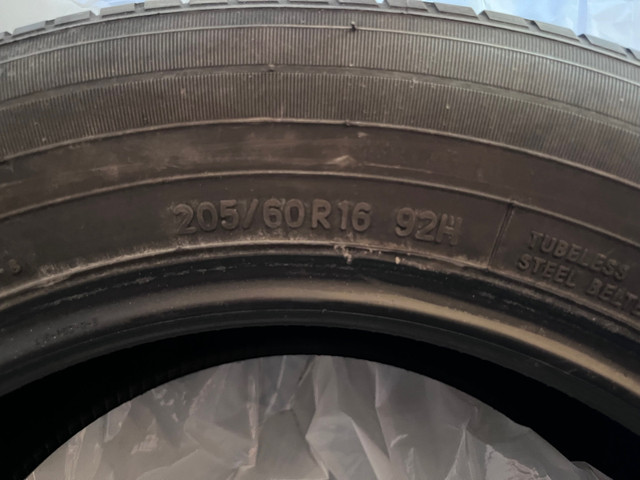 Pneus 205/60R16 92H dans Pneus et jantes  à Trois-Rivières