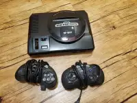 Sega Genesis – for parts- with 2 controllers – please read