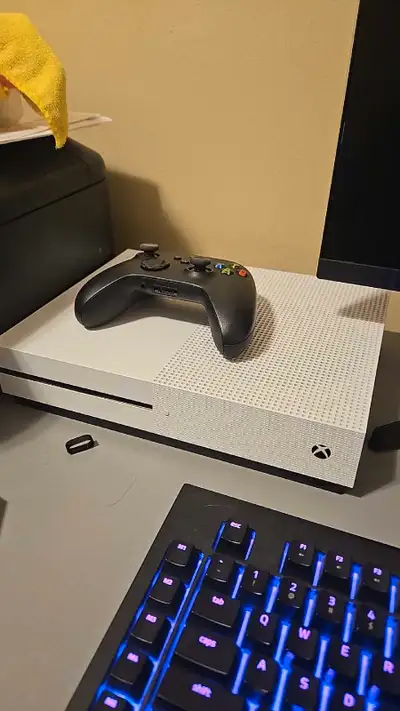 500GB Xbox one s. Absolutely nothing wrong with the console, comes with next to new controller. I ha...
