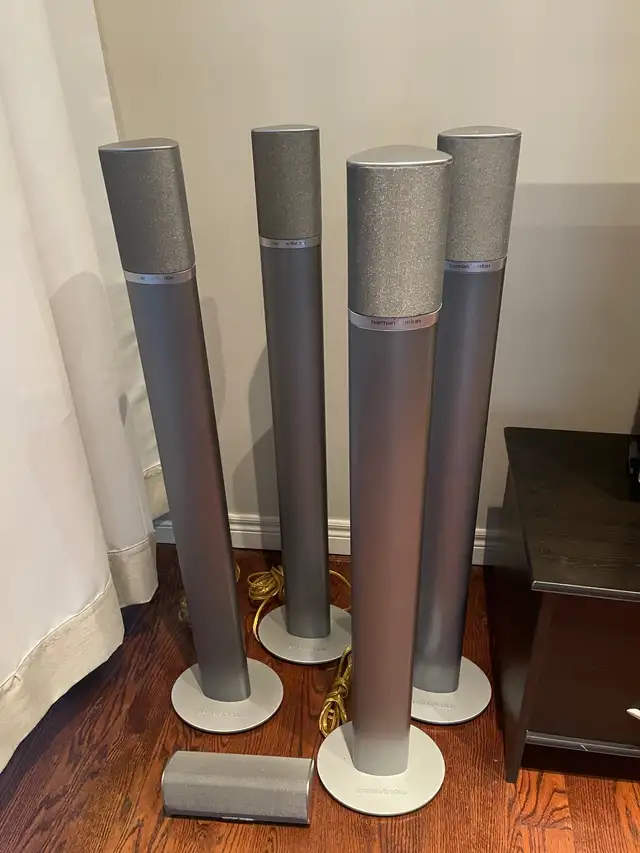 Harman Kardon HKTS8 speakers and subwoofer, set of 5 in Speakers in Markham / York Region - Image 3