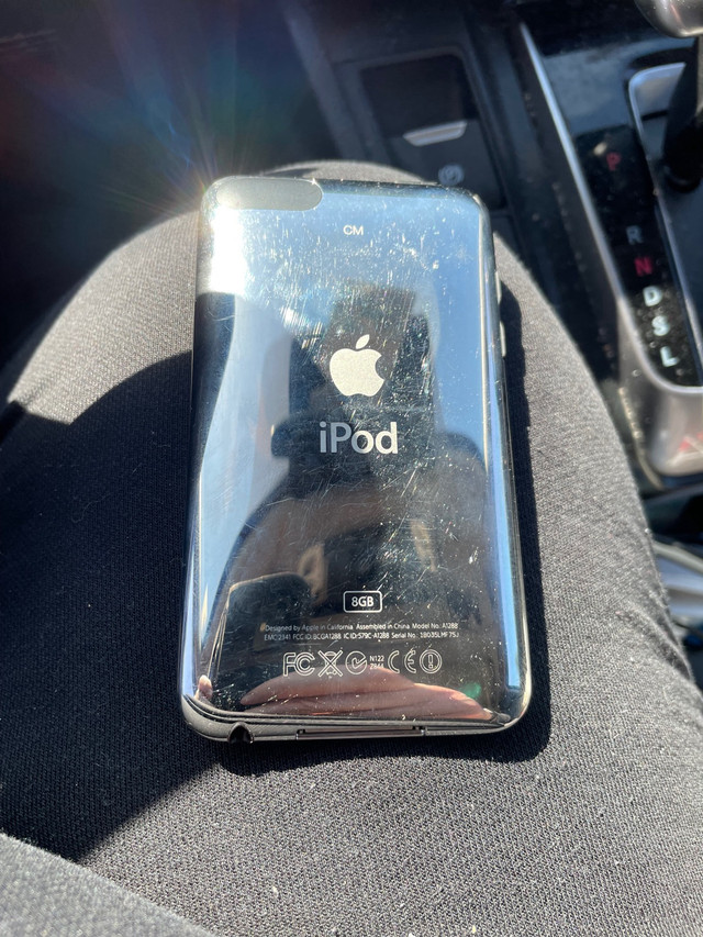 iPod Touch 2nd Gen 8 GB in iPods & MP3s in Dartmouth - Image 2