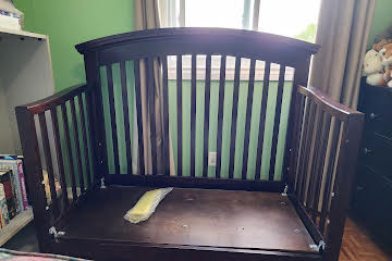 SOLID WOOD!!! Shermag Tuscany 4-in-1 Baby Crib in Playpens, Swings & Saucers in City of Toronto - Image 2
